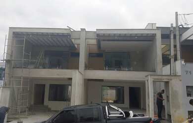 Imagem: A casa possui 3 Dormitórios, 4 Banheiros, 3 Vagas na garagem