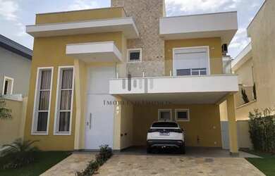 Imagem: A casa em condomínio possui 4 Dormitórios, 1 Banheiro, 2 Vagas