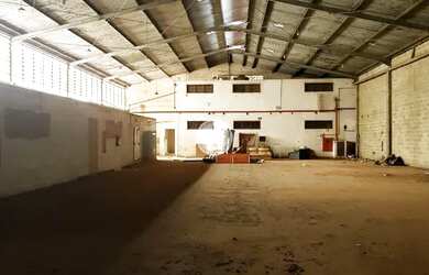 Imagem: O depósito possui 5 Vagas na garagem, 1200m² de Área, Imóvel