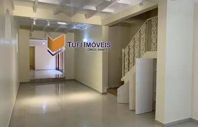 Imagem: A casa possui 3 Dormitórios, 5 Banheiros, 2 Vagas na garagem