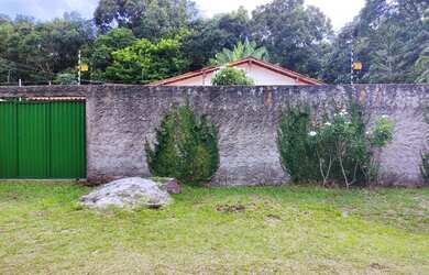 Imagem: A casa possui 2 Dormitórios, 1 Banheiro, 4 Vagas na garagem