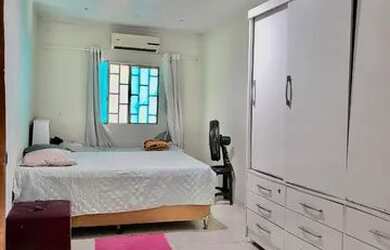 Imagem: A casa possui 3 Dormitórios, 1 Banheiro, 1 Vaga na garagem