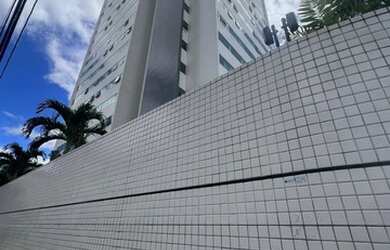 Imagem: O apartamento possui 3 Dormitórios, 1 Banheiro, 2 Vagas na