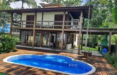 Imagem: A casa possui 3 Dormitórios, 5 Banheiros, 4 Vagas na garagem