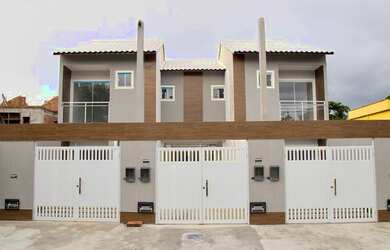 Imagem: A casa possui 3 Dormitórios, 2 Banheiros, 1 Vaga na garagem