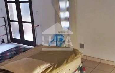 Imagem: A casa possui 4 Dormitórios, 2 Banheiros, 2 Vagas na garagem