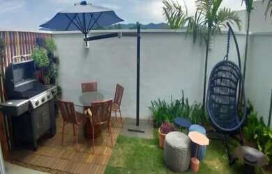 Imagem: A casa possui 3 Dormitórios, 1 Banheiro, 2 Vagas na garagem