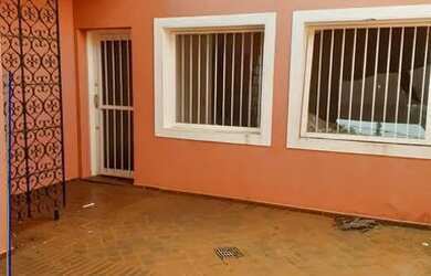 Imagem: A casa possui 3 Dormitórios, 3 Banheiros, 2 Vagas na garagem