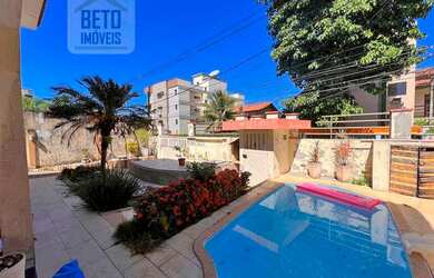 Imagem: A casa possui 5 Dormitórios, 5 Banheiros, 5 Vagas na garagem