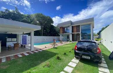 Imagem: A casa possui 5 Dormitórios, 2 Banheiros, 5 Vagas na garagem