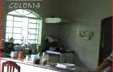 Imagem: A casa possui 4 Dormitórios, 3 Banheiros, 4 Vagas na garagem