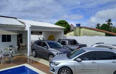 Imagem: A casa possui 3 Dormitórios, 2 Banheiros, 5 Vagas na garagem