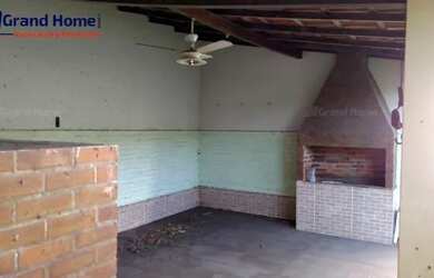 Imagem: A casa possui 5 Dormitórios, 2 Banheiros, 4 Vagas na garagem