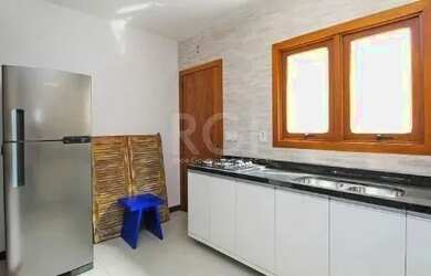 Imagem 15: Casa em Porto Alegre, no bairro Hípica, com 3 dormitório s , e 3 banheiros,...