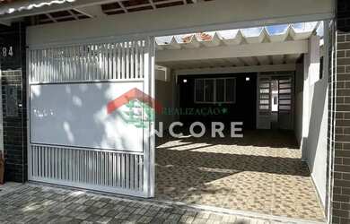 Imagem: A casa possui 2 Dormitórios, 1 Banheiro, 2 Vagas na garagem