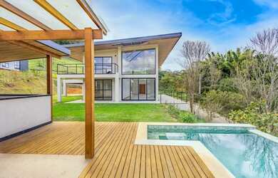 Imagem: A casa em condomínio possui 3 Dormitórios, 2 Banheiros, 5