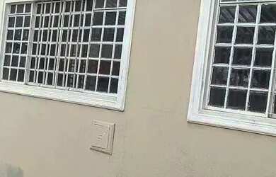 Imagem: A casa possui 5 Dormitórios, 2 Banheiros, 2 Vagas na garagem