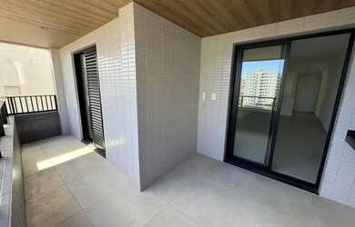 Imagem 4: Apartamento no Canto do Forte com 2 Quartos, Sacada Gourmet e Lazer Completo