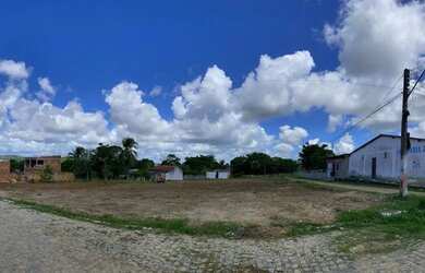 Imagem: O terreno possui 2.200m² de Área e está localizado em Inácio