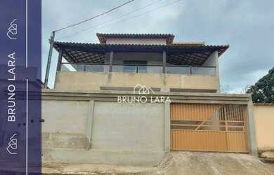 Imagem: A casa possui 4 Dormitórios, 1 Banheiro, 1 Vaga na garagem