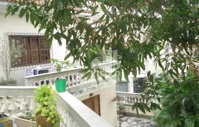 Imagem: A casa possui 4 Dormitórios, 4 Banheiros, 1 Vaga na garagem