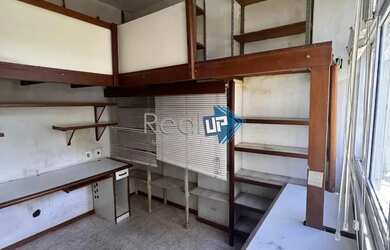 Imagem: O depósito possui 30m² de Área e está localizado em Leblon