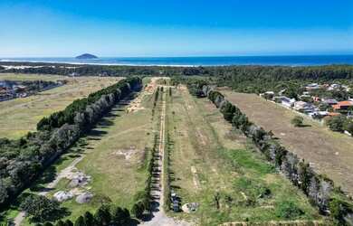 Imagem: O terreno possui 375m² de Área e está localizado em Ingleses