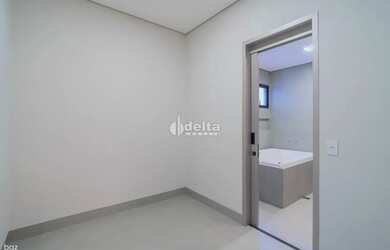 Imagem 16: Casa residencial com 3 suítes disponível para venda no bairro Laranjeiras...