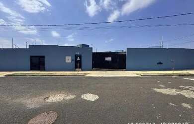 Imagem: A casa possui 2 Dormitórios, 1 Banheiro, 1 Vaga na garagem