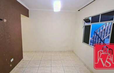 Imagem: A casa possui 3 Dormitórios, 2 Banheiros, 1 Vaga na garagem