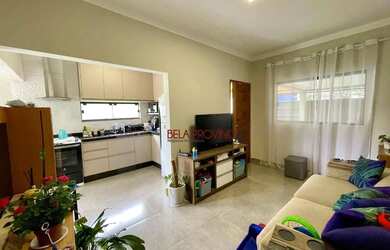 Imagem: A casa possui 3 Dormitórios, 2 Banheiros, 2 Vagas na garagem