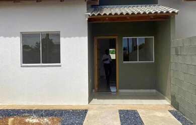 Imagem: A casa possui 2 Dormitórios, 1 Banheiro, 1 Vaga na garagem