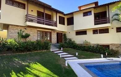 Imagem: A casa possui 3 Dormitórios, 5 Banheiros, 2 Vagas na garagem