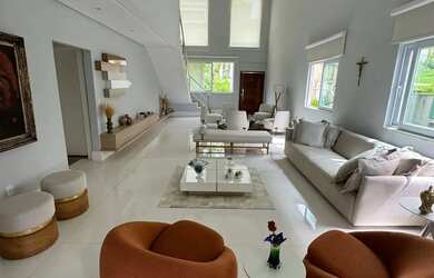 Imagem: A casa em condomínio possui 5 Dormitórios, 5 Banheiros, 4