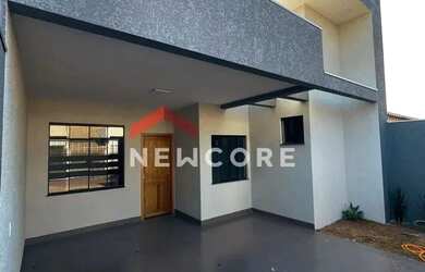 Imagem: A casa possui 3 Dormitórios, 2 Banheiros, 2 Vagas na garagem