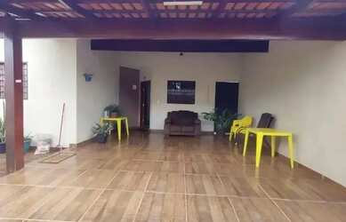 Imagem: A casa possui 2 Dormitórios, 2 Banheiros, 120m² de Área