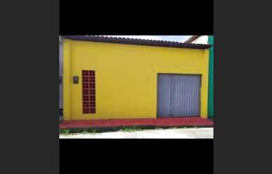 Imagem: A casa possui 3 Dormitórios, 2 Banheiros, 2 Vagas na garagem