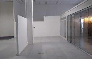 Imagem 13: Galpão/Depósito/Armazém para aluguel e venda tem 365 metros quadrados...