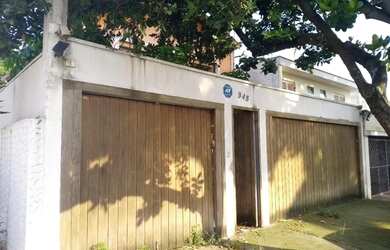 Imagem: A casa possui 3 Dormitórios, 3 Banheiros, 2 Vagas na garagem