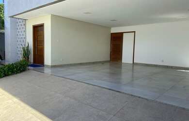 Imagem 3: Casa na Aruana. Piscina, Guarda roupa, 450m² de Áreae4 Vagas na garagem