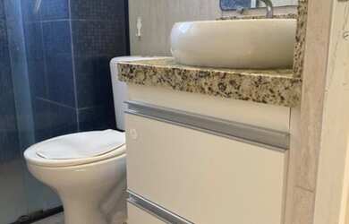 Imagem: O apartamento possui 2 Dormitórios, 1 Banheiro, 1 Vaga na garagem