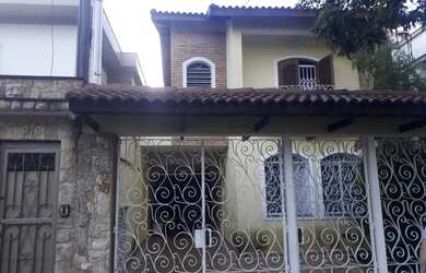 Imagem: A casa possui 4 Dormitórios, 4 Banheiros, 4 Vagas na garagem