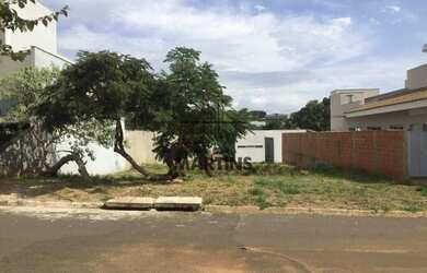 Imagem: O terreno e está localizado em Jardim Colonial, Bauru à venda