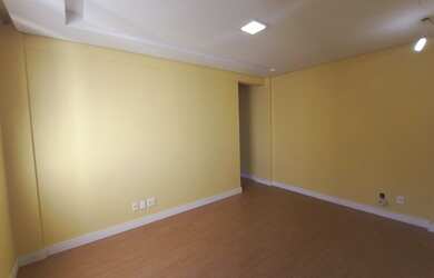 Imagem: O apartamento possui 2 Dormitórios, 1 Banheiro, 2 Vagas na