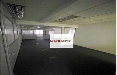 Imagem: O depósito possui 2 Vagas na garagem e 200m² de Área e está