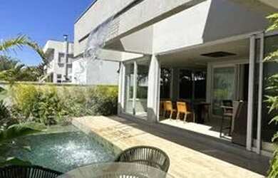 Imagem: A casa em condomínio possui 5 Dormitórios, 5 Banheiros, 3