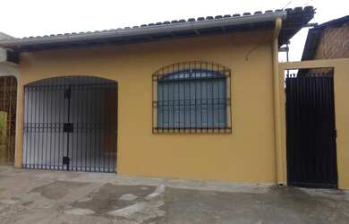 Imagem: A casa possui 2 Dormitórios, 2 Banheiros, 2 Vagas na garagem