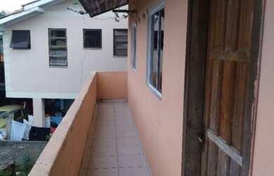 Imagem: A casa possui 1 Dormitório, 1 Banheiro, 1 Vaga na garagem