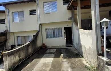 Imagem: A casa possui 2 Dormitórios, 2 Banheiros, 1 Vaga na garagem