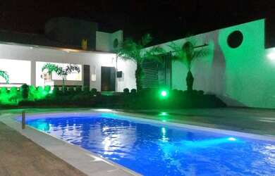 Imagem: O depósito possui 2 Vagas na garagem, 250m² de Área e está